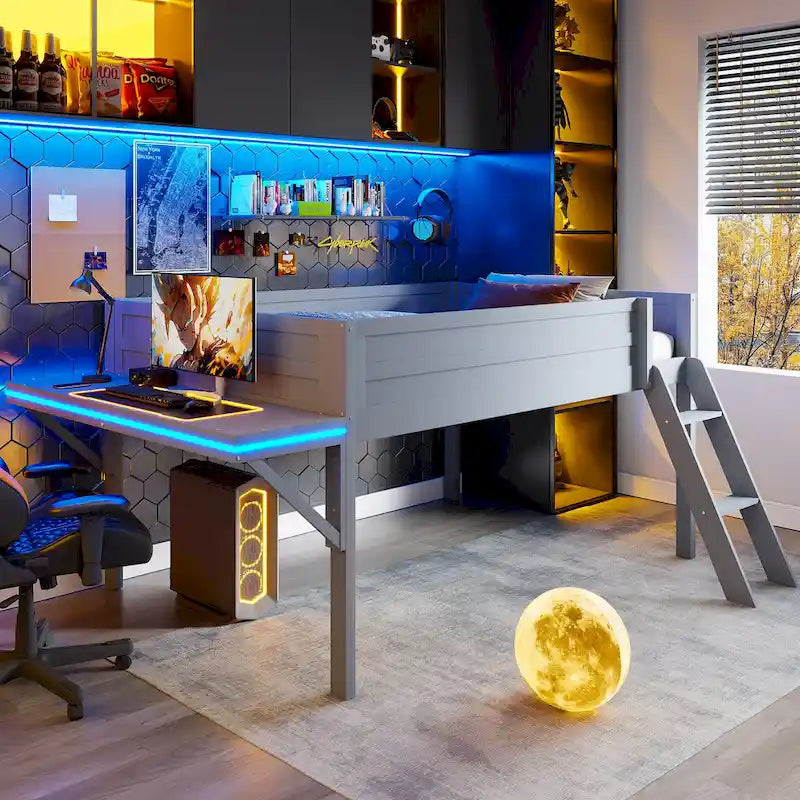 Niedriges Etagenbett mit integriertem Schreibtisch und LED-Beleuchtung, Gaming-Bettgestell aus Holz mit abgewinkelter Leiter für Kinder, Mädchen und Jungen